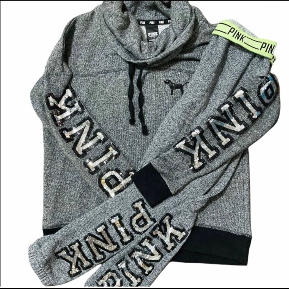VS PINK RAREย FASHION SHOW OUTFIT SETโS